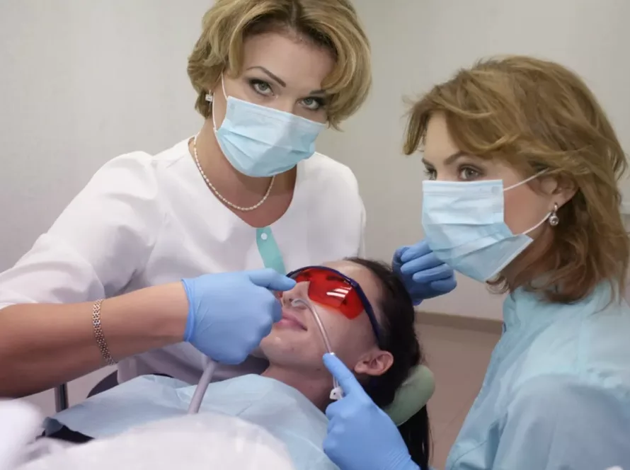 лікування зубів в стоматології Формула 1