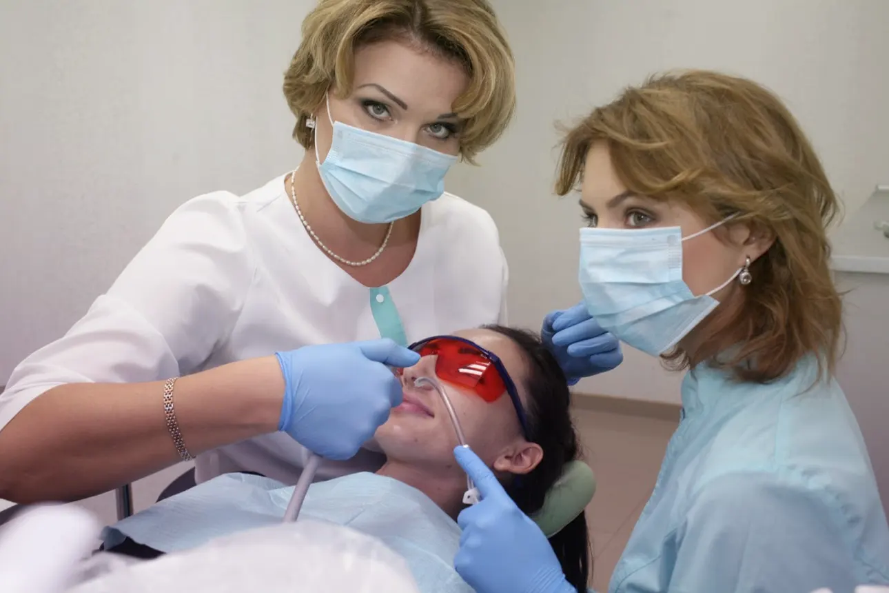 лікування зубів в стоматології Формула 1