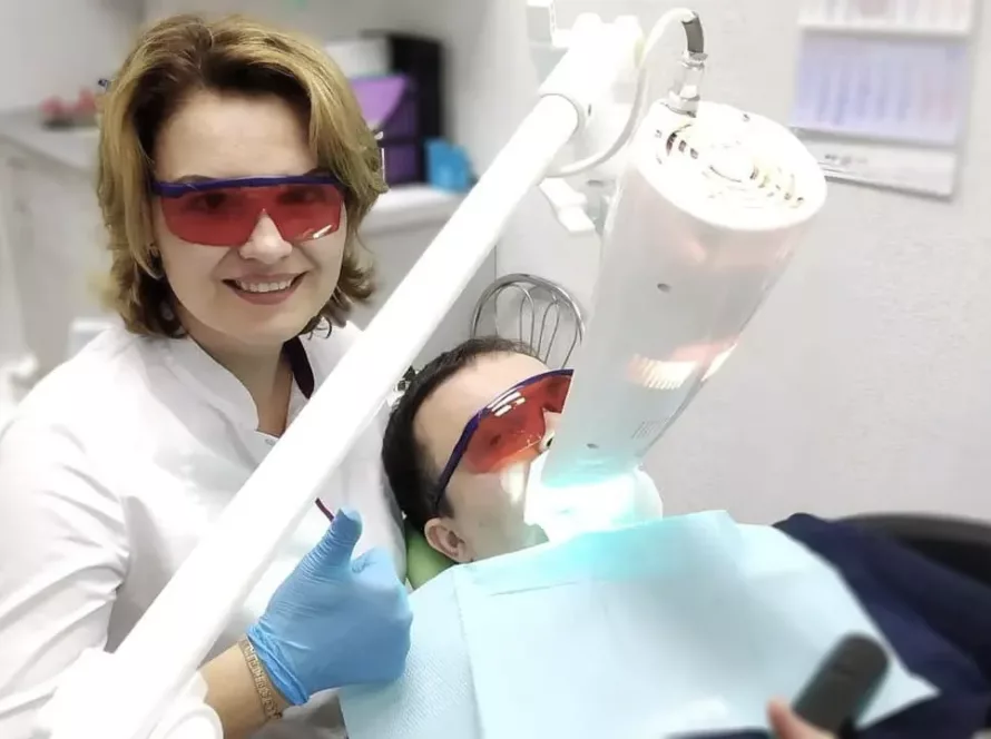 Відбілювання зубів в Стоматології Формула 1