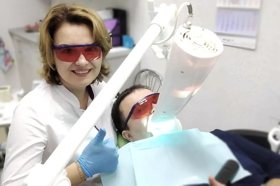 Відбілювання зубів